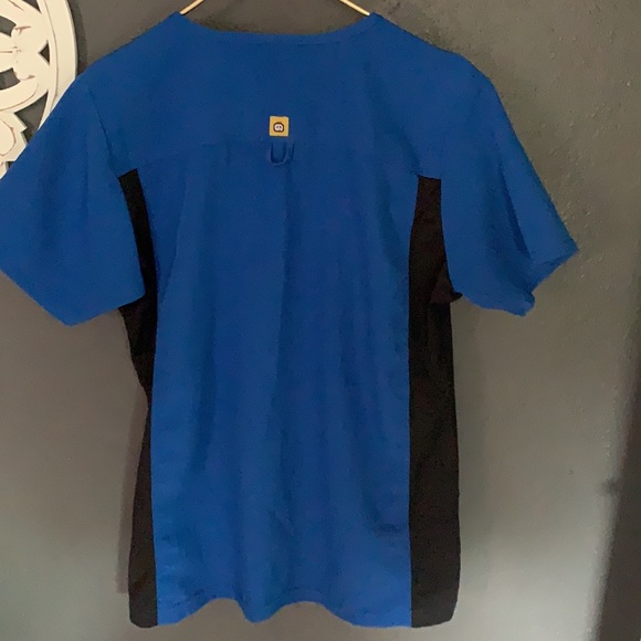 WonderWink royal blue scrub top medium - Picture 2 of 3